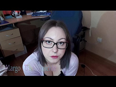 ❤️ Ragazza sexy con gli occhiali succhia il dildo profondamente sulla macchina fotografica ❤️ Pornoal it.marketapp.top